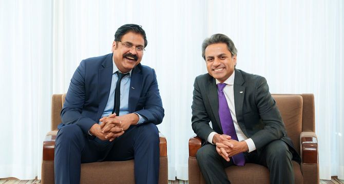 ラトニッシュ・ジャー氏とロヒット・シャルマ氏のツーショット