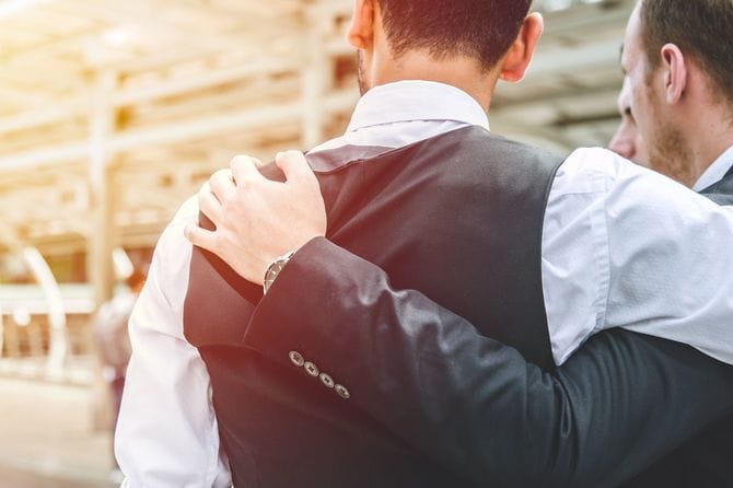 会社で良好な関係を築くビジネスフレンド