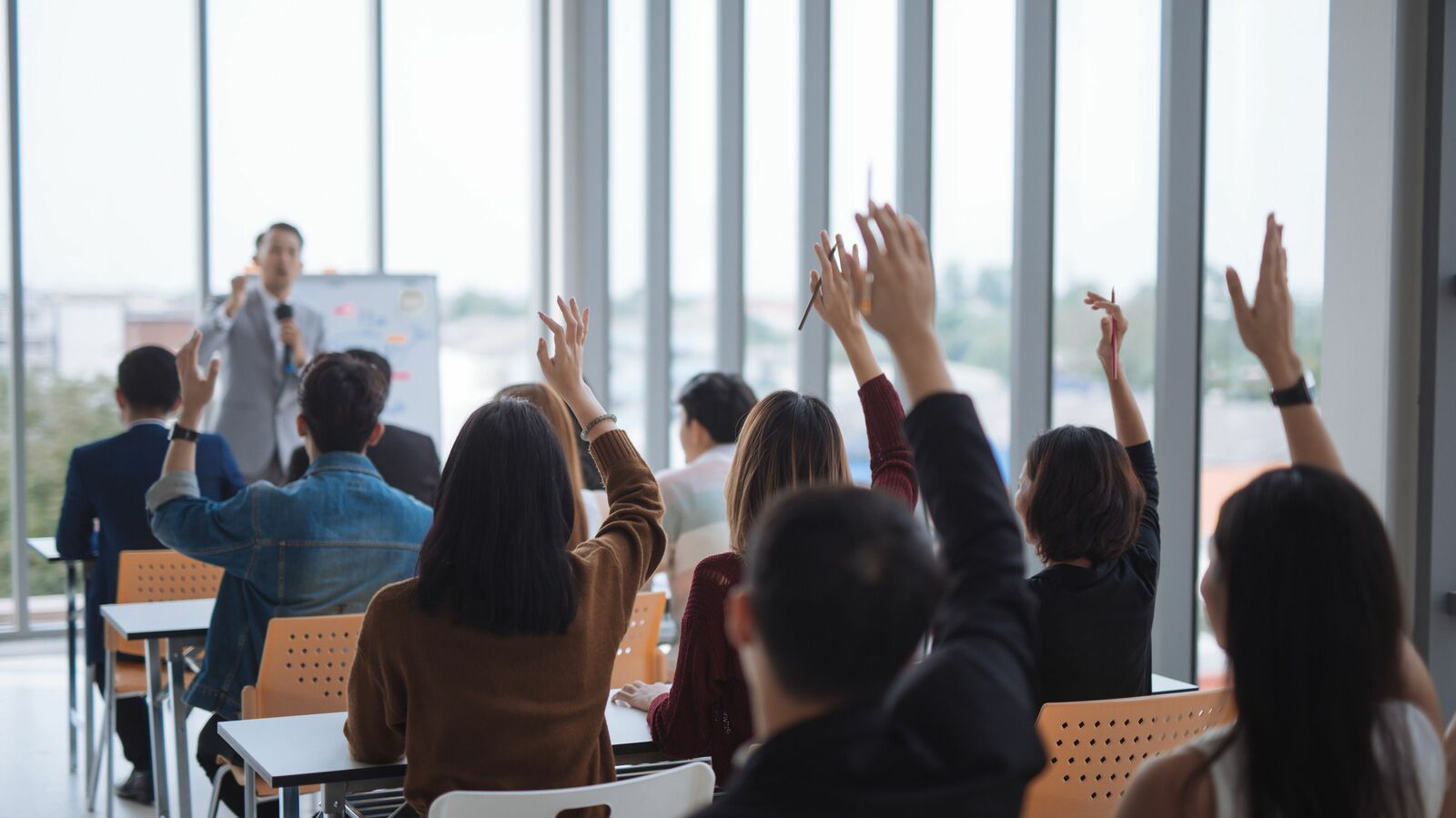 ｢みんなの意見は正しい｣はウソである…ダメな会社がやめられない｢残念な会議｣のシンプルな共通点 ｢会議のための会議｣が生まれ､職場はギスギスになる