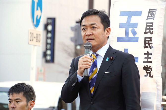 2025年2月8日、大通り公園で街頭演説をする玉木雄一郎