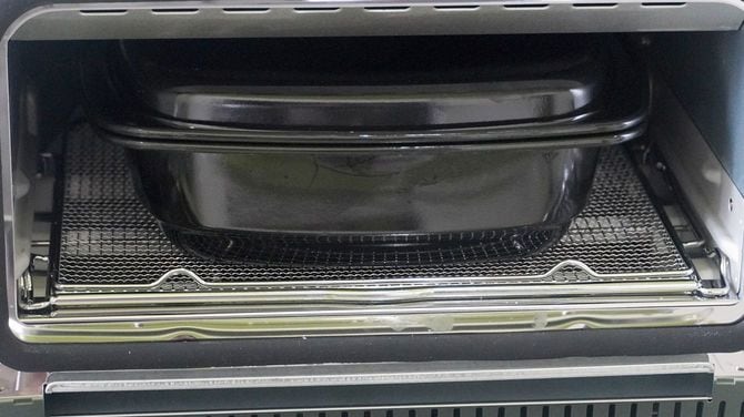 ハンバーグをグリルパンに入れて加熱