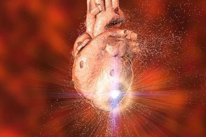 破裂する心臓のイメージ