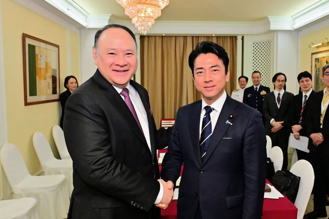小泉防衛大臣とフィリピンのテオドロ国防大臣