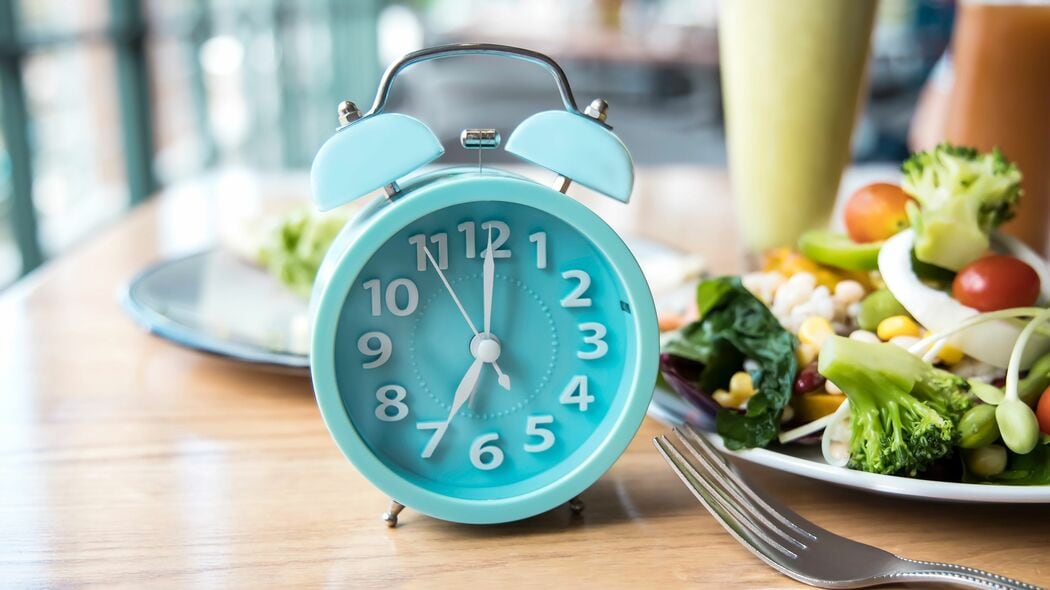 現代の常識｢1日3食｣は毒である…｢空腹は最強のクスリ｣医師が教える"16時間断食"のすごい効果 18時夕食￫22時就寝￫8時間睡眠￫6時起床￫4時間活動でOK