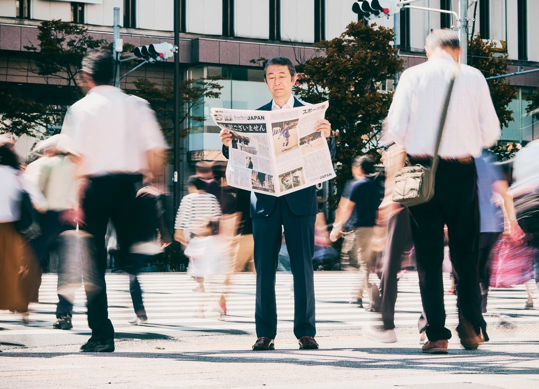 痴漢で新聞沙汰になるならないの分かれ目 冤罪でも自白すると記事化される