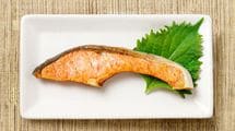 近年の研究でメンタルヘルスとの関連が指摘…日本人に不足している｢鮭やイワシに多く含まれる｣栄養素の名前
