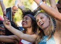 小学生がハマる「TikTok」の動画リスク