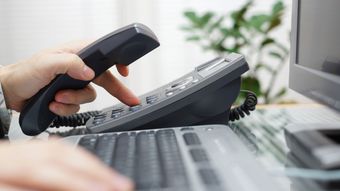 ｢いきなり電話｣はマナー違反と憤慨されるご時世に､相手が一転､笑顔で応じて仕事がスイスイ進む魔法の言葉