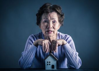 銀行が年金頼みの高齢者に金を貸す事情