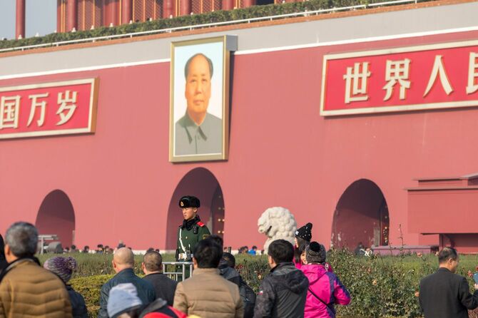 毛沢東の巨大な肖像画