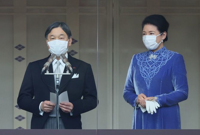 63歳の誕生日を祝う一般参賀で、あいさつされる天皇陛下。2023年2月23日午前、皇居