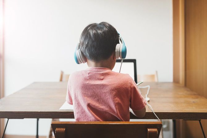 子どもの後ろ姿