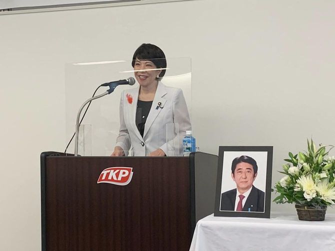 「日本会議東海地方議員連盟設立総会」で講演した高市早苗大臣。名張市議Facebookより