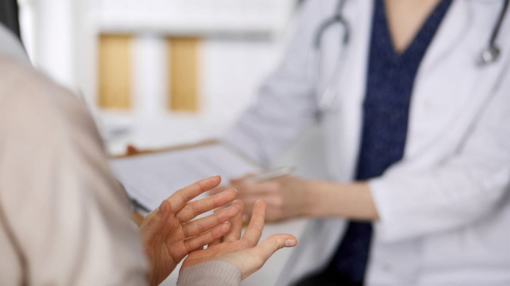 ｢肌がきれいね｣と突然二の腕をさすられた…50代半ばの男性医師が｢診察でモヤモヤした瞬間｣を考察する ｢やめてください｣と強く言えなかった