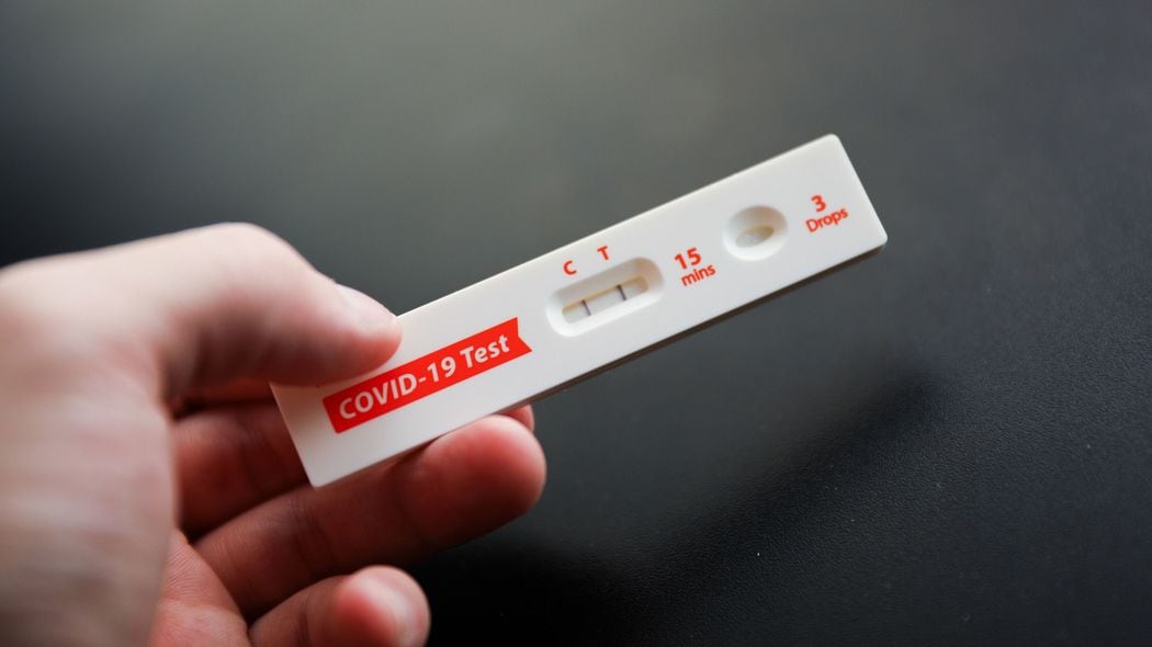 コロナ陽性になっても昨日会った人に告げなくていいのか…"気遣いができる人"が周囲に伝える言葉 コロナが5類感染症になってからの新しい処世術