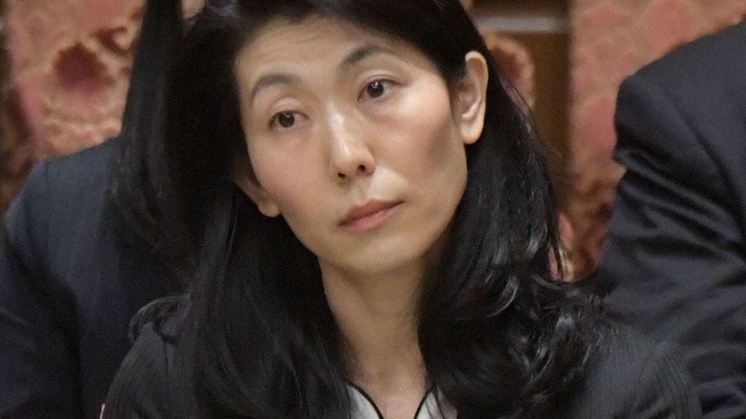 ｢首相補佐官とスイートルーム外遊｣それでも厚労省女性幹部が更迭されない理由 最強の官僚｢医系技官｣の正体