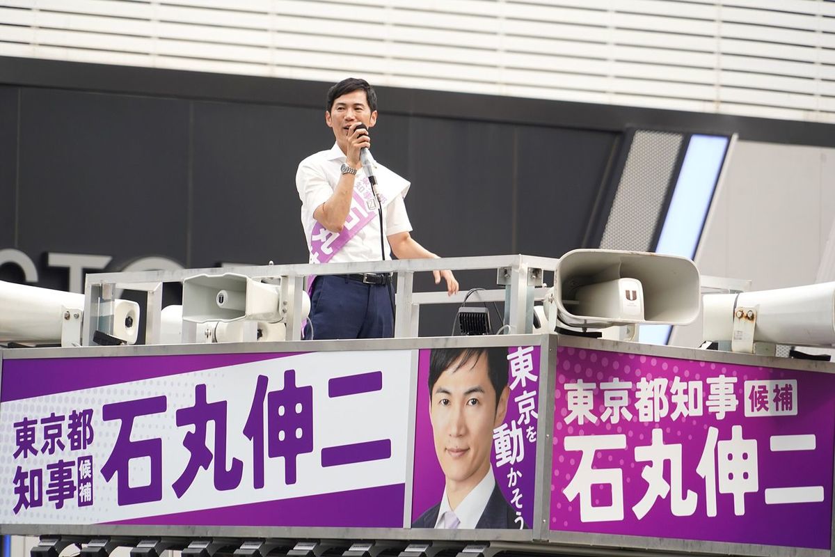 2024年7月6日、秋葉原駅前にて街頭演説をする石丸伸二氏