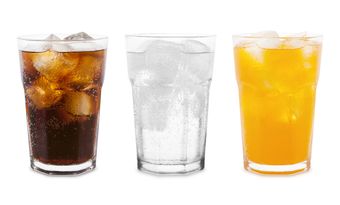 ｢500ミリリットルに角砂糖14個分｣糖質依存を引き起こす"危険な飲み物"をどうしても飲みたくなるワケ