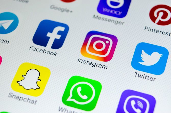 スマホに並ぶソーシャルメディアアプリ