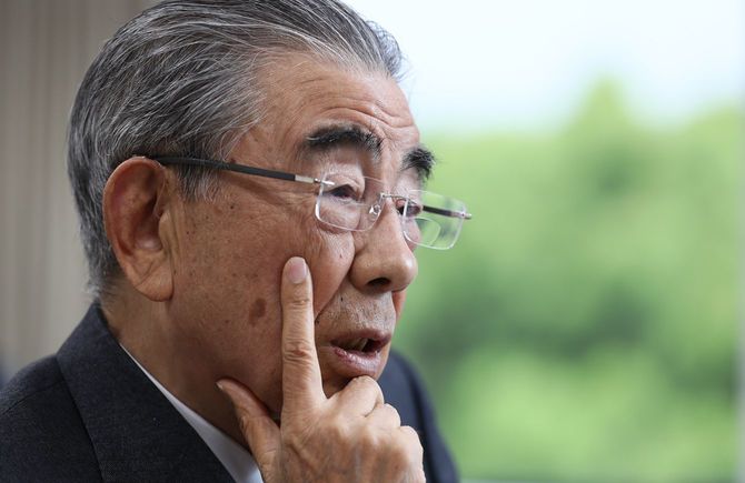 インタビューに答えるセブン＆アイ・ホールディングスの鈴木敏文名誉顧問＝2018年4月17日、東京都千代田区