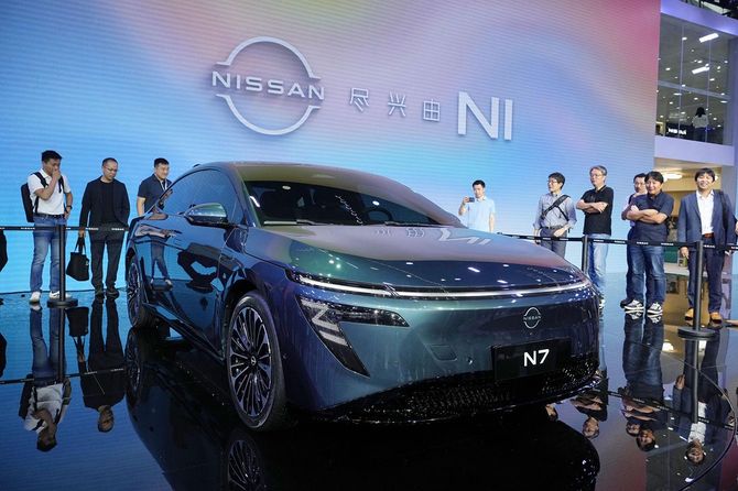 広州国際モーターショーで日産自動車が披露した新型EVセダン「N7」=2024年11月15日、中国広東省広州市