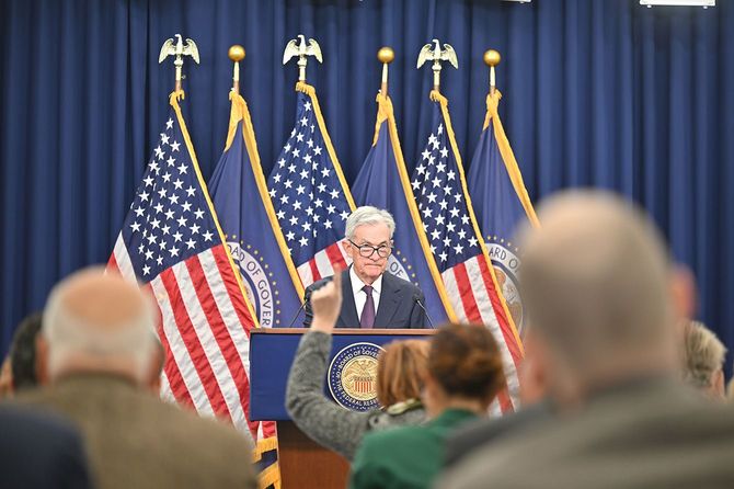 2025年9月17日、FOMC記者会見で記者からの質問に答えるパウエル議長