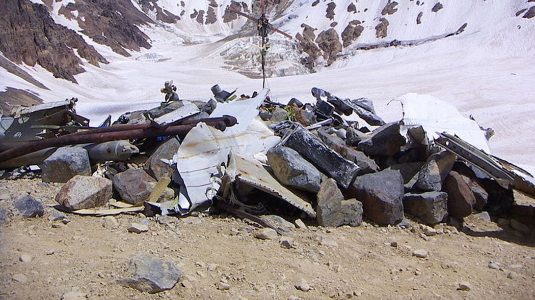 食料はチョコ数枚とワイン数本だけ…飛行機事故に遭った16人が雪山で72日間生存するためにやったこと 安易な楽観主義者ほど､苦難のときには早く死ぬ