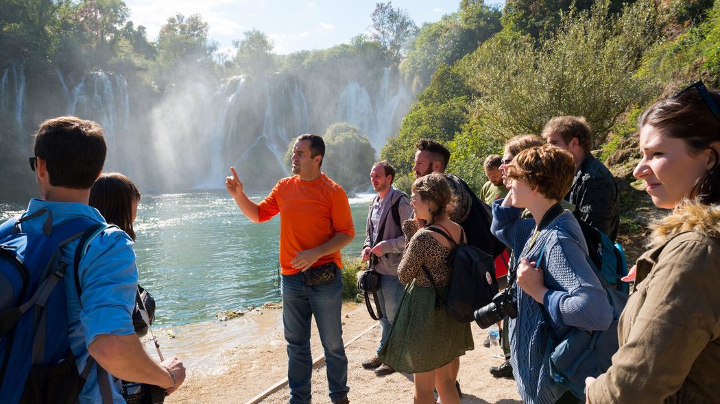 カリスマ添乗員｢失礼と笑いのギリが勝負所だ｣  売らず、売りつけず、売り急がず