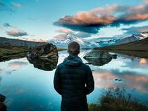 借金40億。人生のどしゃぶりを、歩み続ける男のドキュメンタリー