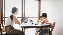 ｢女性の"働く意欲"急落の裏に重すぎる家庭責任｣一斉休校が引き起こした予想以上の副作用