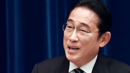 増税メガネ｣の破壊力は｢アベノマスク｣なみ…来秋まで｢岸田首相の電撃