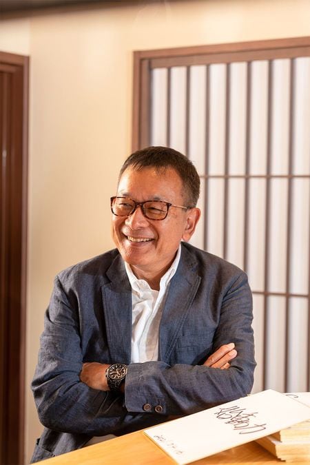 村井さんは毎週1回朝礼を開き、年間を通じて34節34枚の色紙を書いた