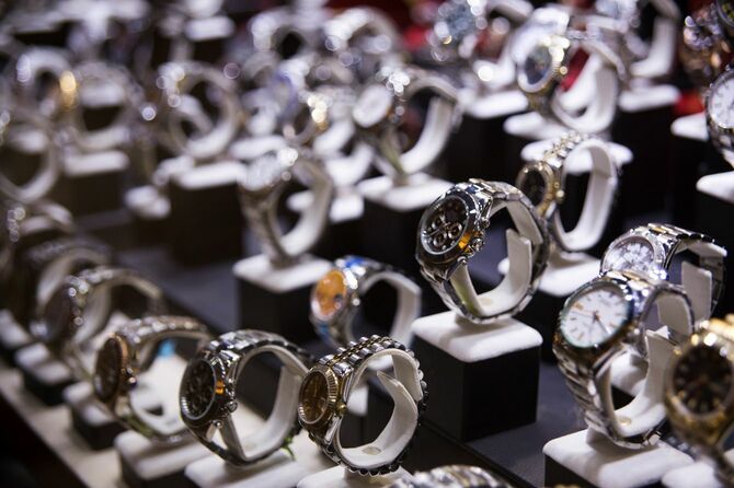 2015年11月、トルコ・アンタルヤの店に並べられた腕時計