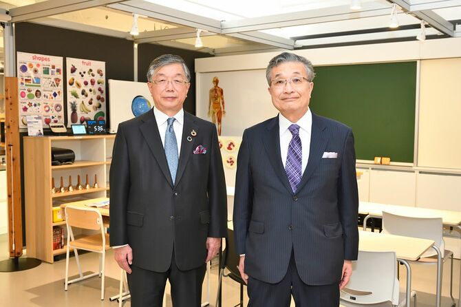 （左）内田洋行社長 大久保昇氏、（右）経済評論家 浜田敏彰氏