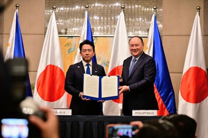 小泉防衛大臣とフィリピンのギルベルト・テオドロ国防相