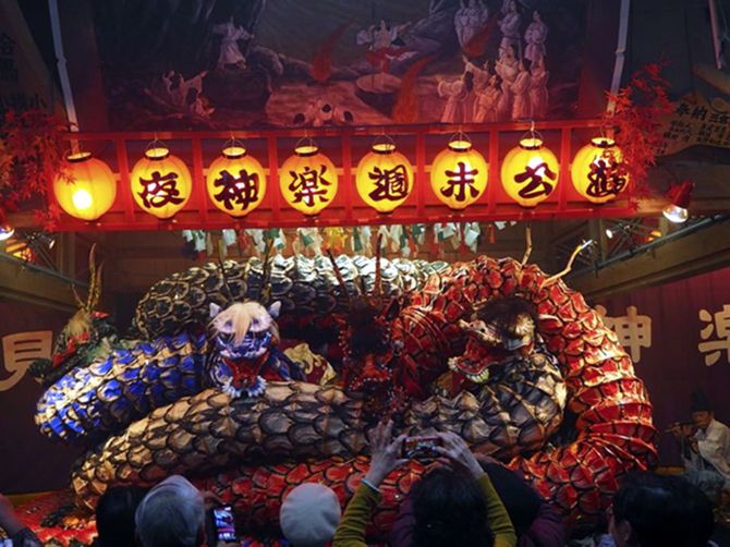 4匹の大蛇とスサノオの戦いが大迫力の「石見神楽」を鑑賞