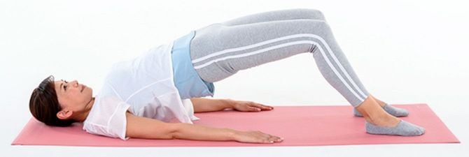 お尻の穴をキュッと締める