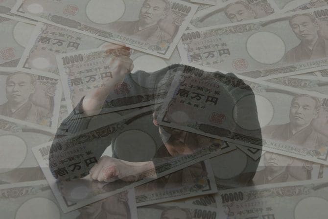 お金のトラブルについて考える人