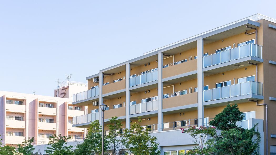 管理費+修繕積立金で月10万円の悪夢…このまま古いマンションに住み続けるか買い換えるか判断の最終期限 築40年を超えると幽霊マンション化の危険度アップ