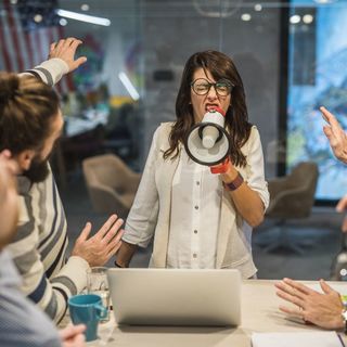 嫌いな人にまで好かれようとする いつか 爆発してしまう人 の特徴 会社の人間関係で悩まない方法3つ President Online プレジデントオンライン