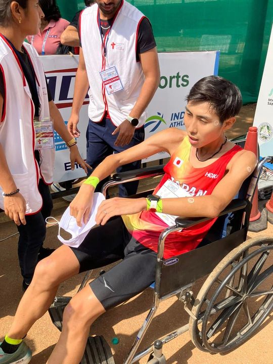 車椅子にのっている