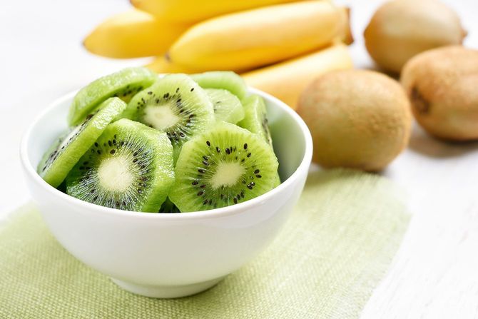 キウイのスライスのボウル