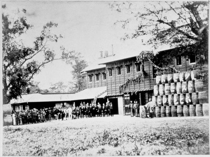 開拓使麦酒醸造所開業式。1876年9月23日（北海道大学所蔵写真）