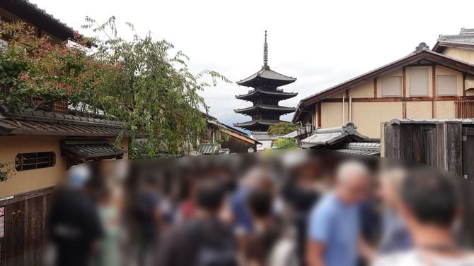 インバウンド観光客が多すぎて進めない五重塔エリア