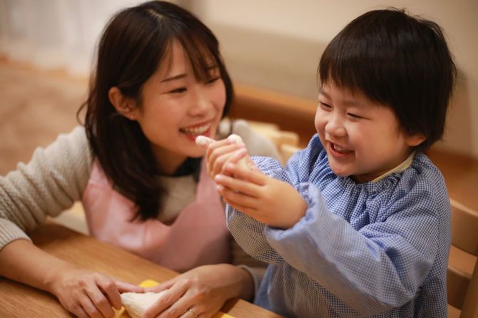 保育士と男の子