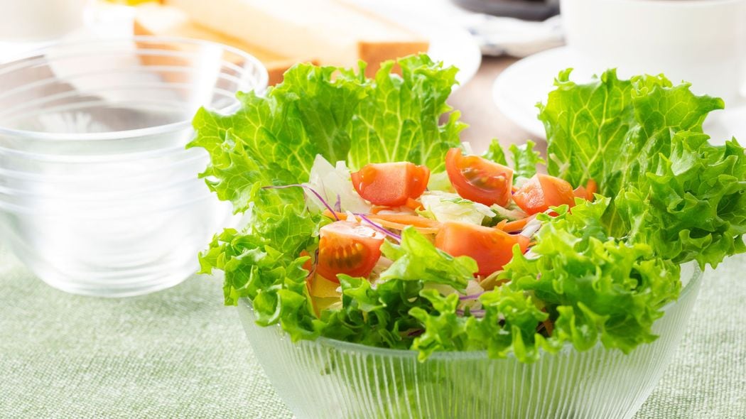 レタスそっくりなのにレタスより栄養価が圧倒的に高い…老化を防ぎサラダに最適な｢スーパーで買える野菜｣