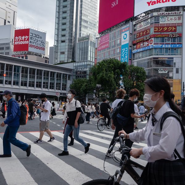 理由も目的も効果もナゾなのにコロナ自粛を続行 日本人の同調圧力の強さは 高等教育の失敗 が原因だ だから人目が気になってマスクすら外せない President Online プレジデントオンライン