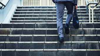 ウォーキングは1日1万歩も必要ない…医師｢2週間で体の疲れ具合が激変する"1日15分運動"｣