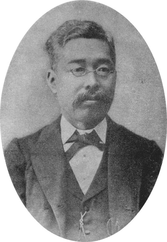 矢田部良吉教授の写真（写真＝『創立六十年』 東京文理科大学、1931年／PD-Japan-oldphoto／Wikimedia Commons）