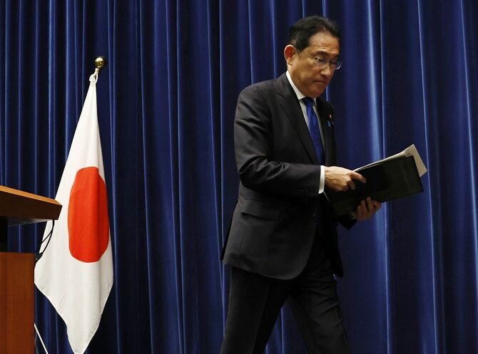 総裁選不出馬を表明した岸田首相=2024年8月14日午前、首相官邸